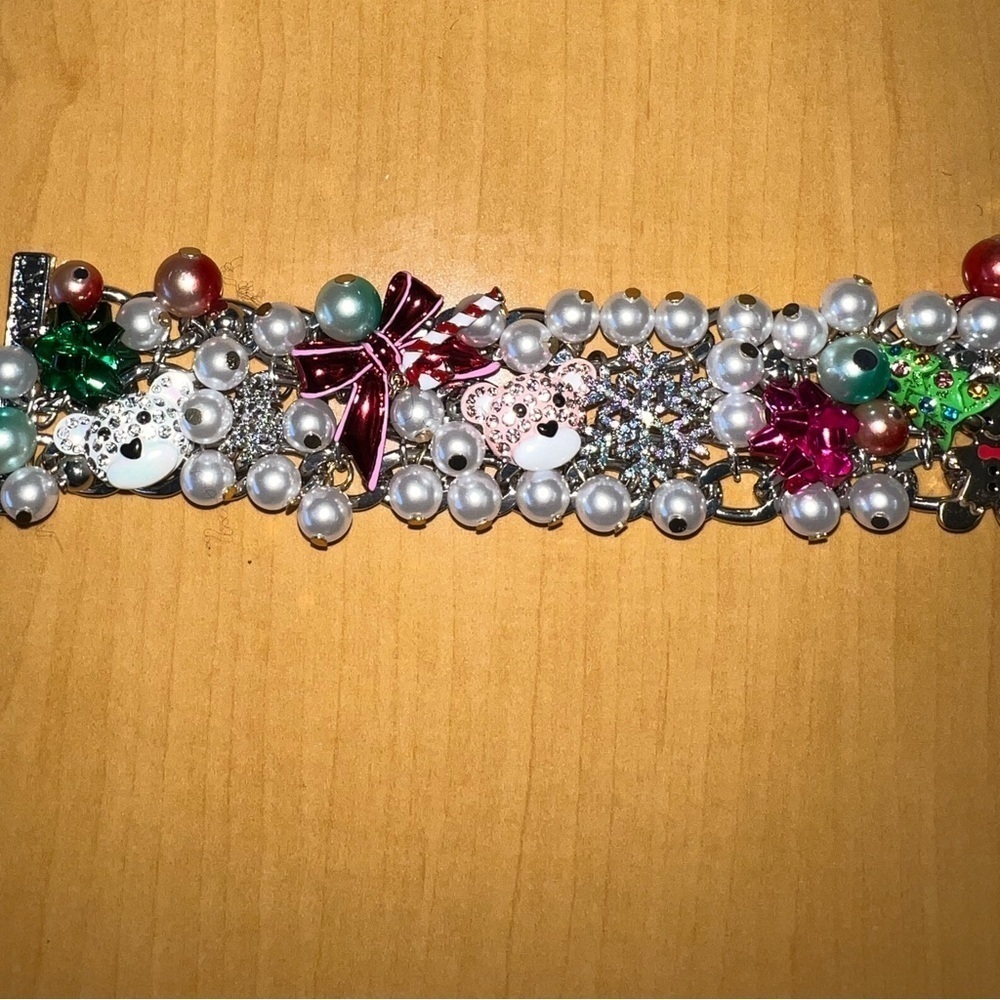 Betsey‎ Johnson rhinestone bear pearl bow Christmas bracelet